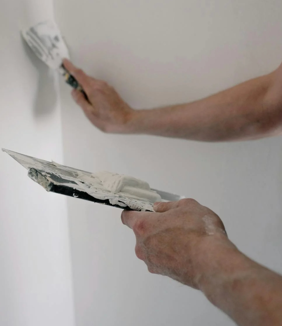 Een muur die gestuct wordt