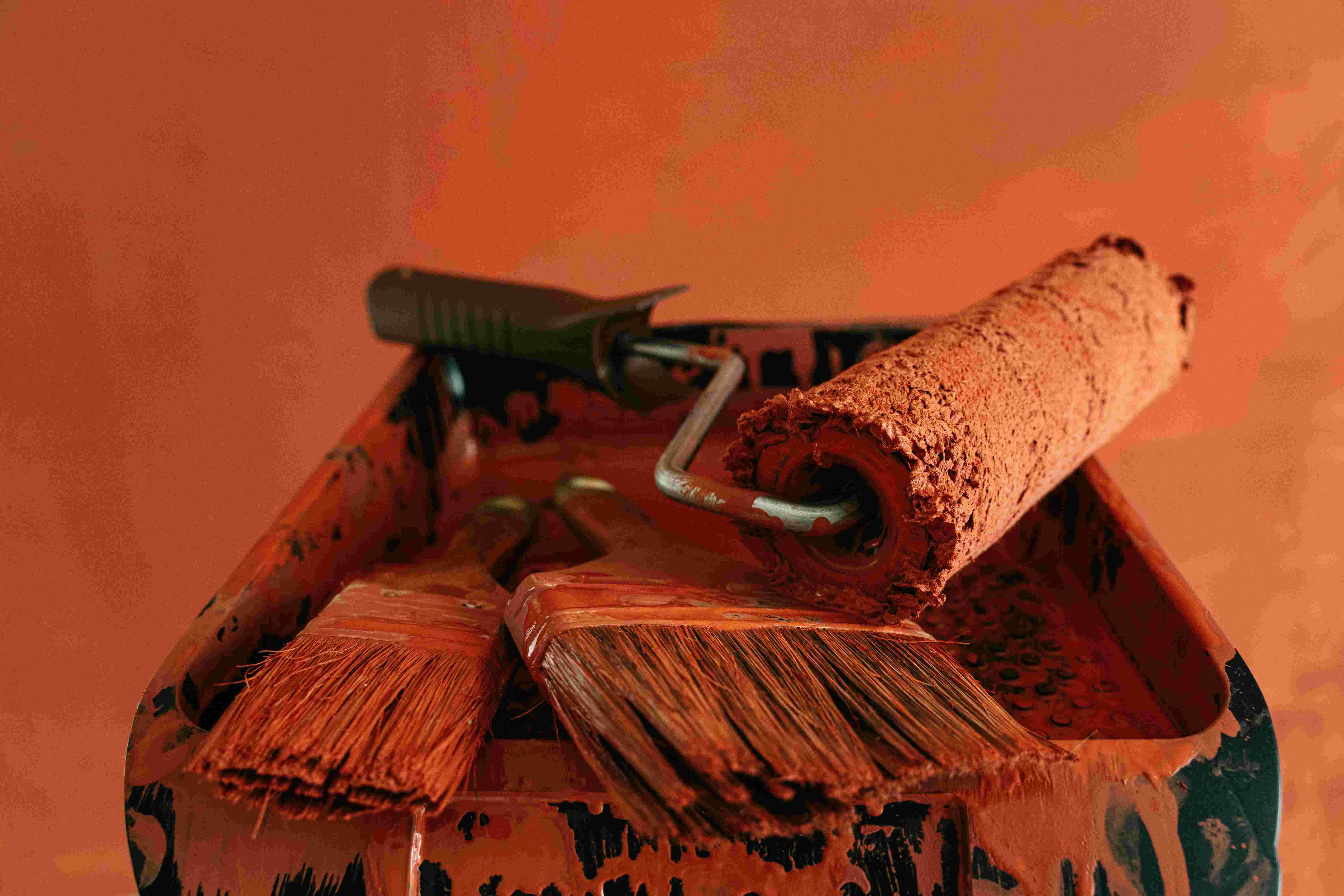 Kwasten met een verfpot